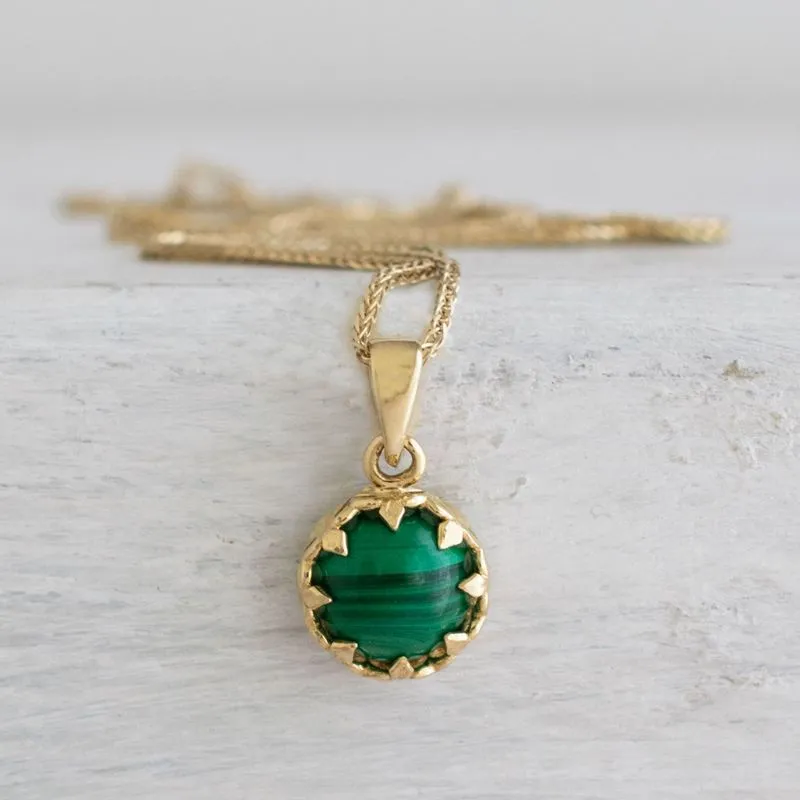 14k Gold Green Malachite 8mm Decorate Round Necklace