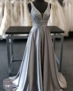 Beautiful Elegant Silver Grey Prom Dress Beaded Evening Gowns V Neck Formal Dress Special Occasion Dress