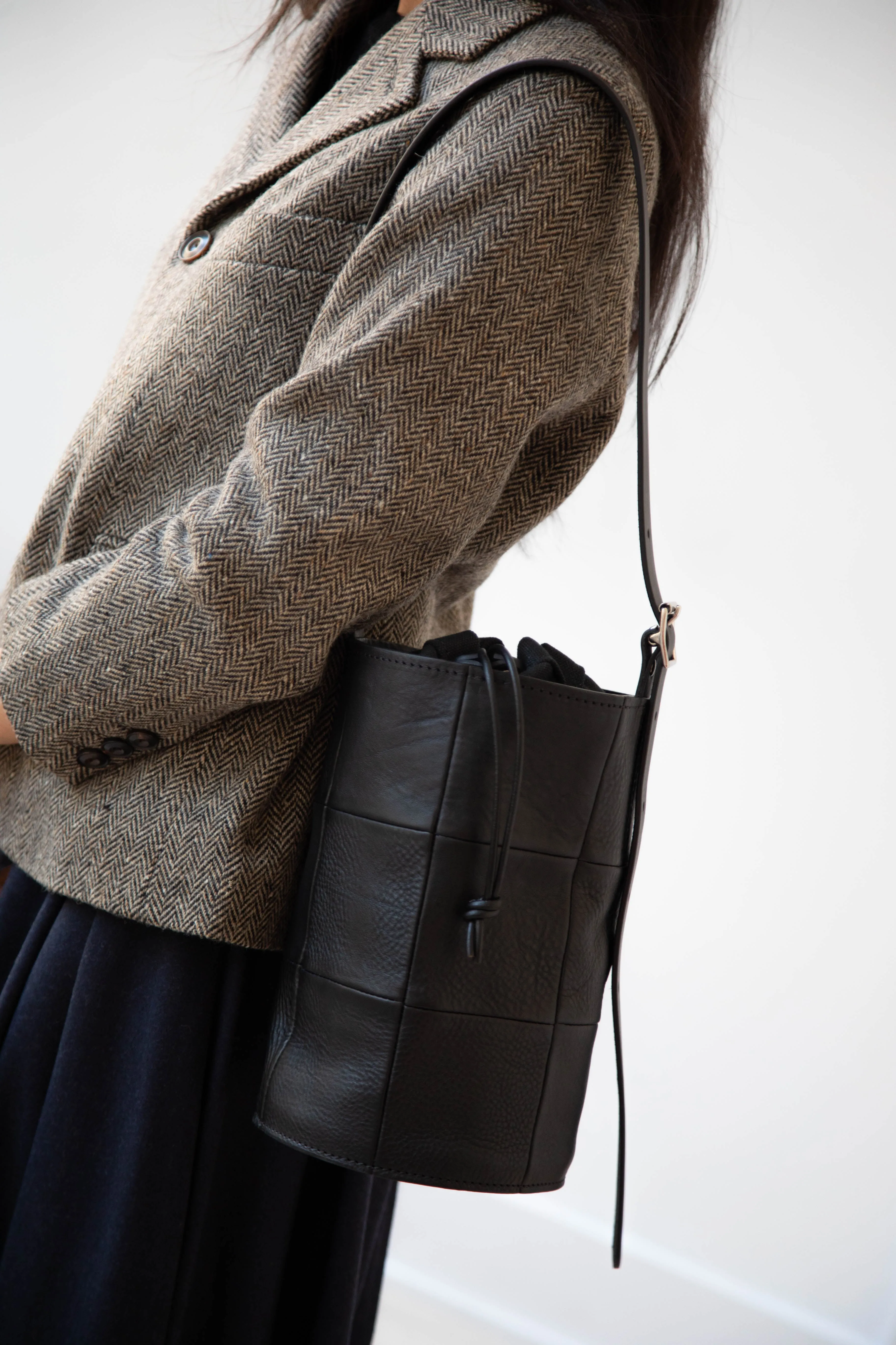 Cawley | Leather Bucket Bag in Black