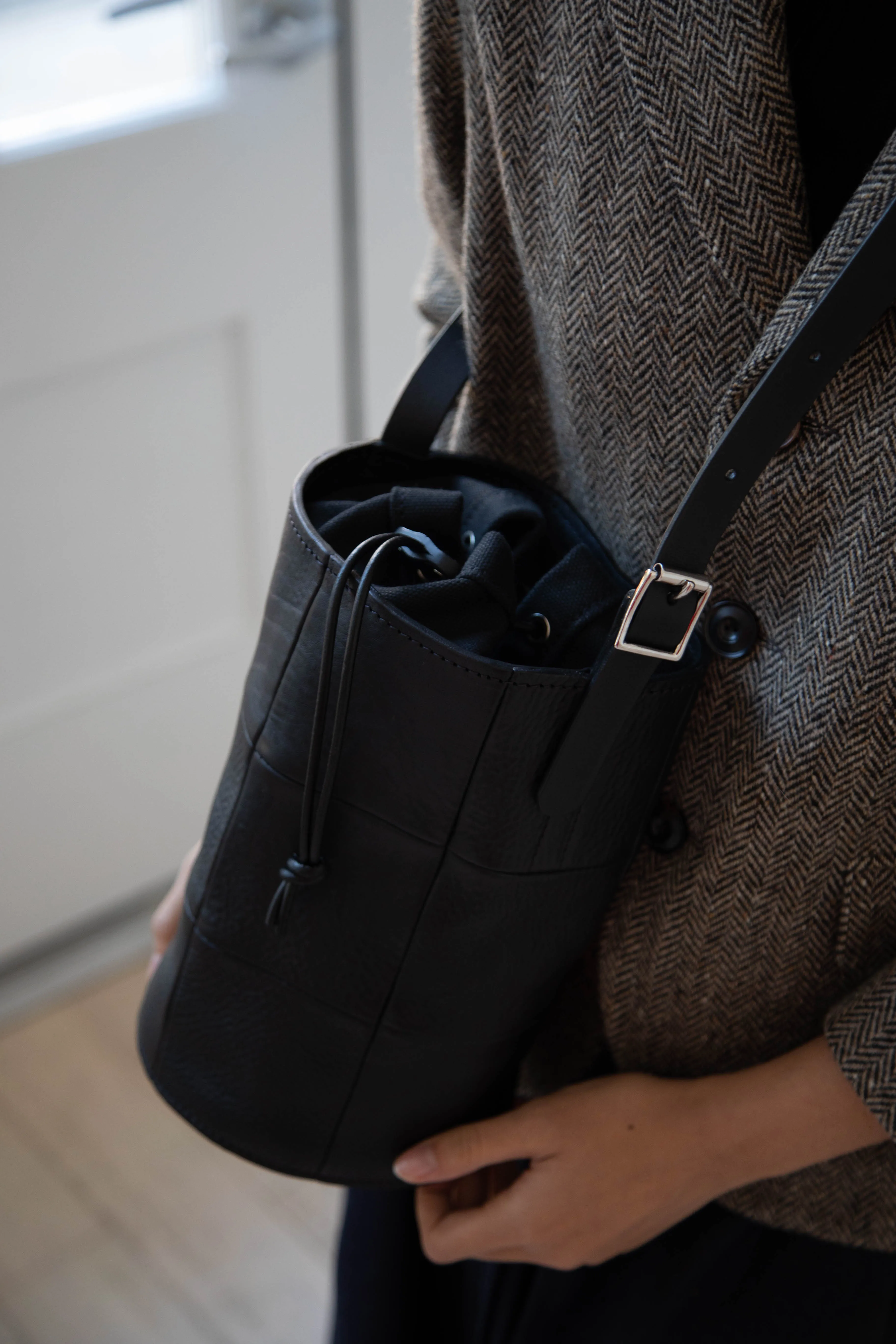 Cawley | Leather Bucket Bag in Black