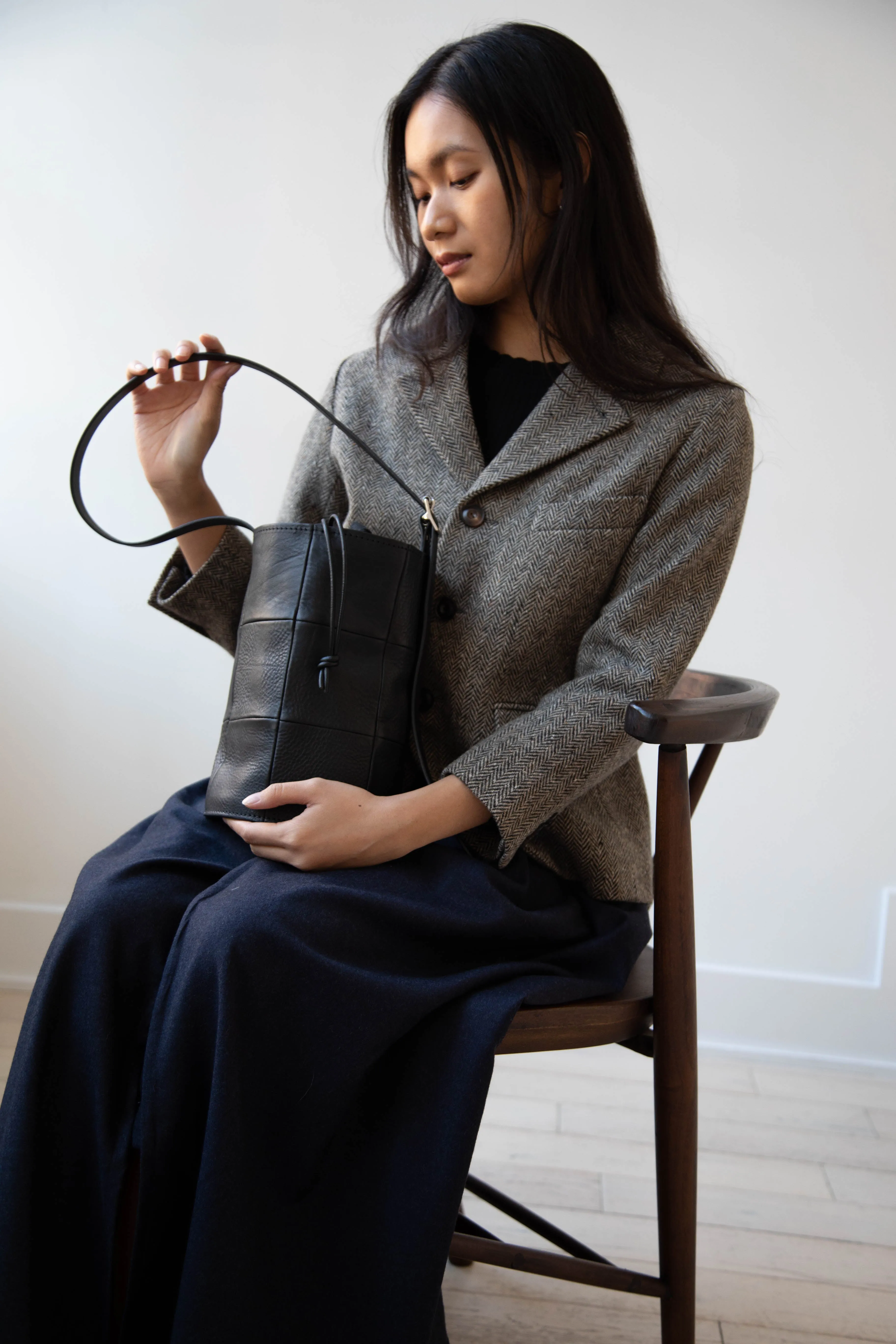 Cawley | Leather Bucket Bag in Black