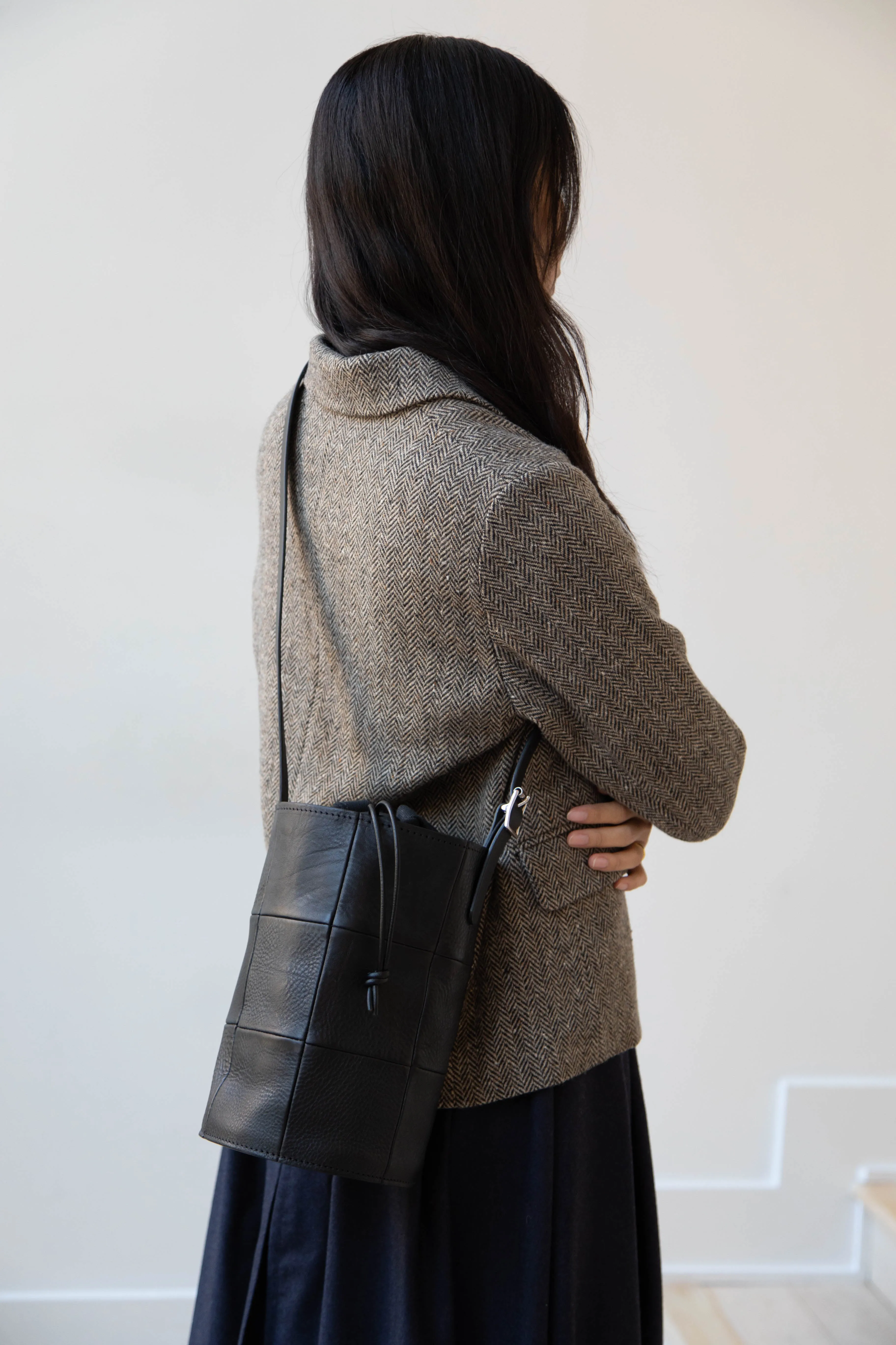 Cawley | Leather Bucket Bag in Black