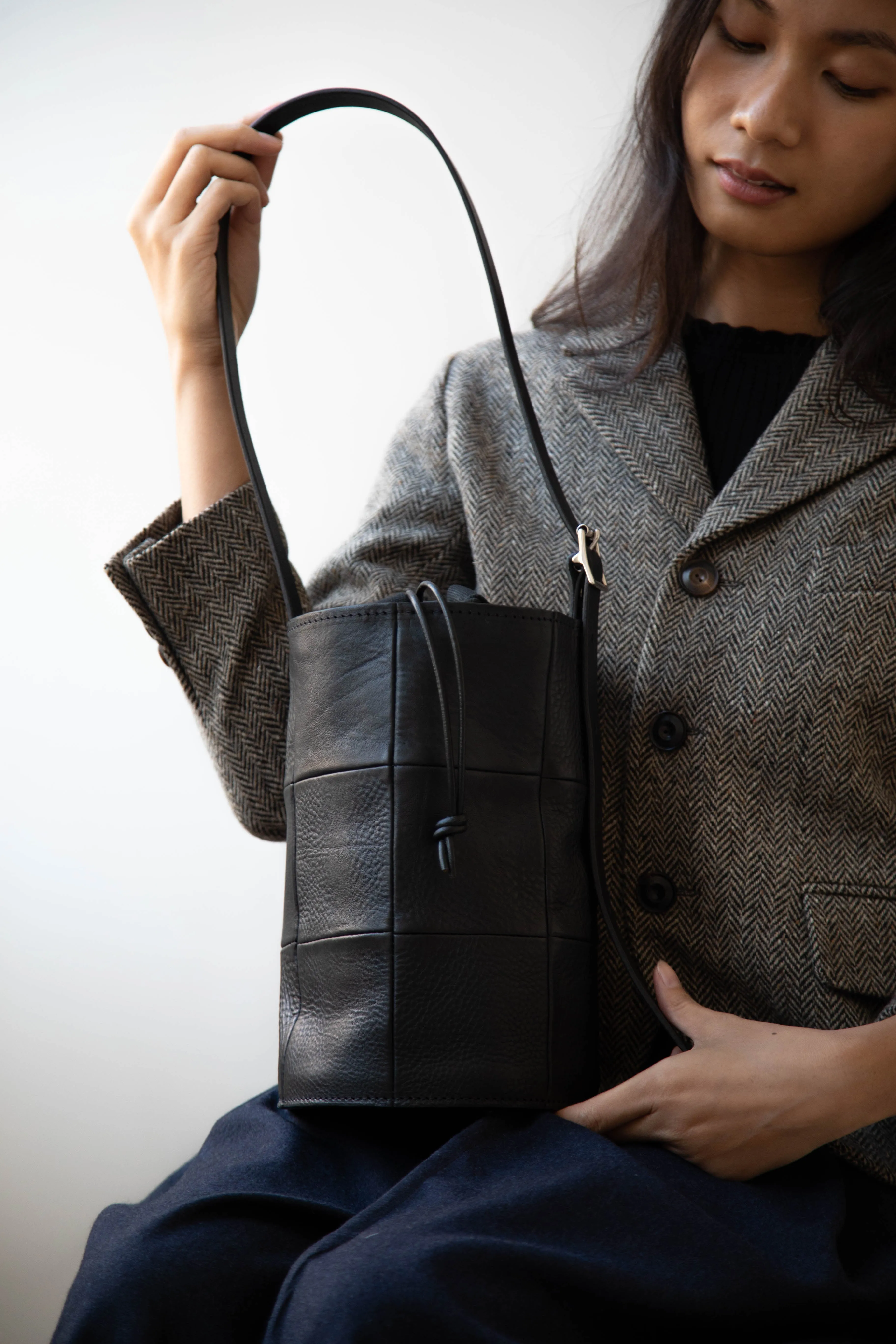 Cawley | Leather Bucket Bag in Black