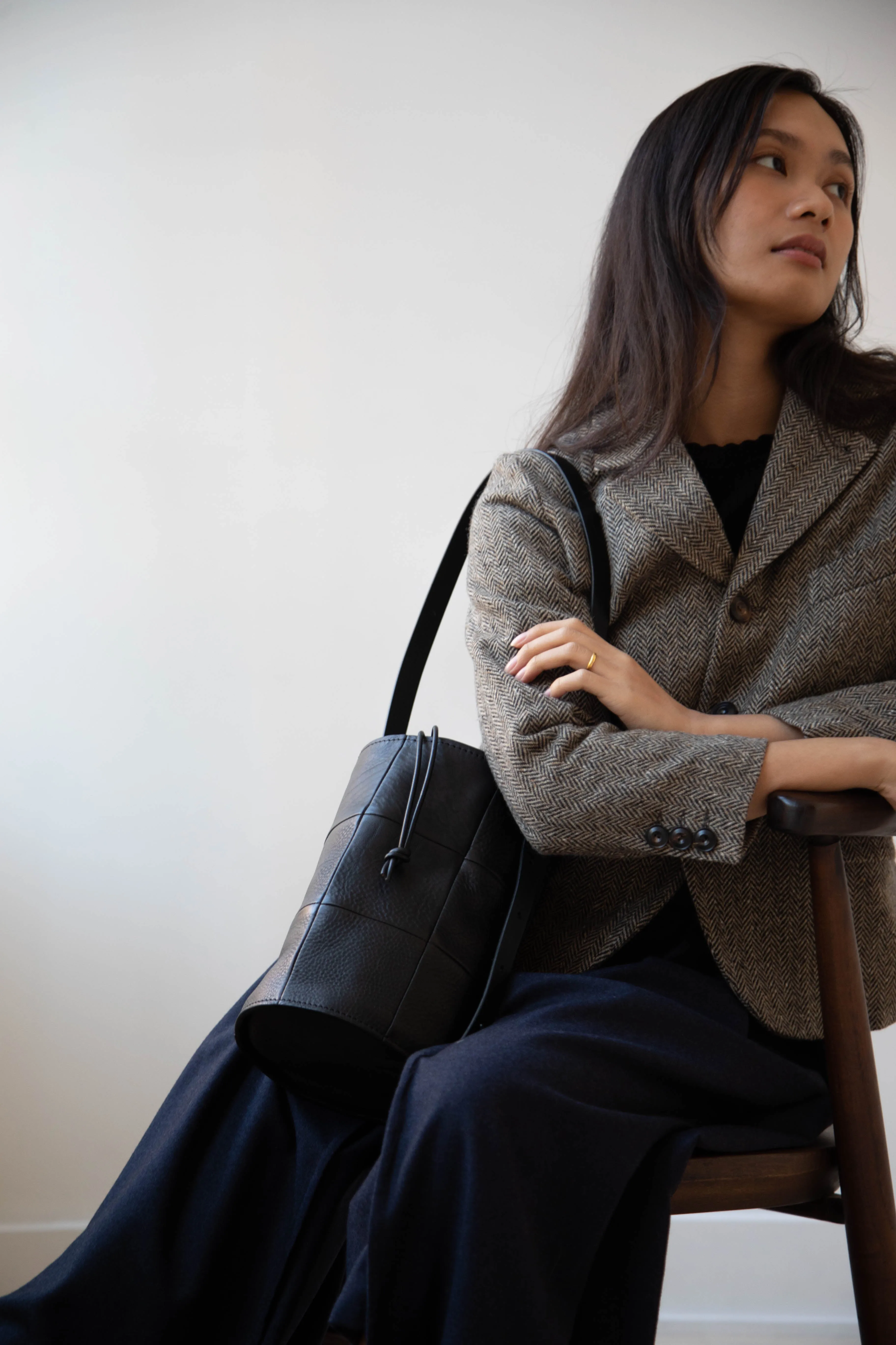 Cawley | Leather Bucket Bag in Black