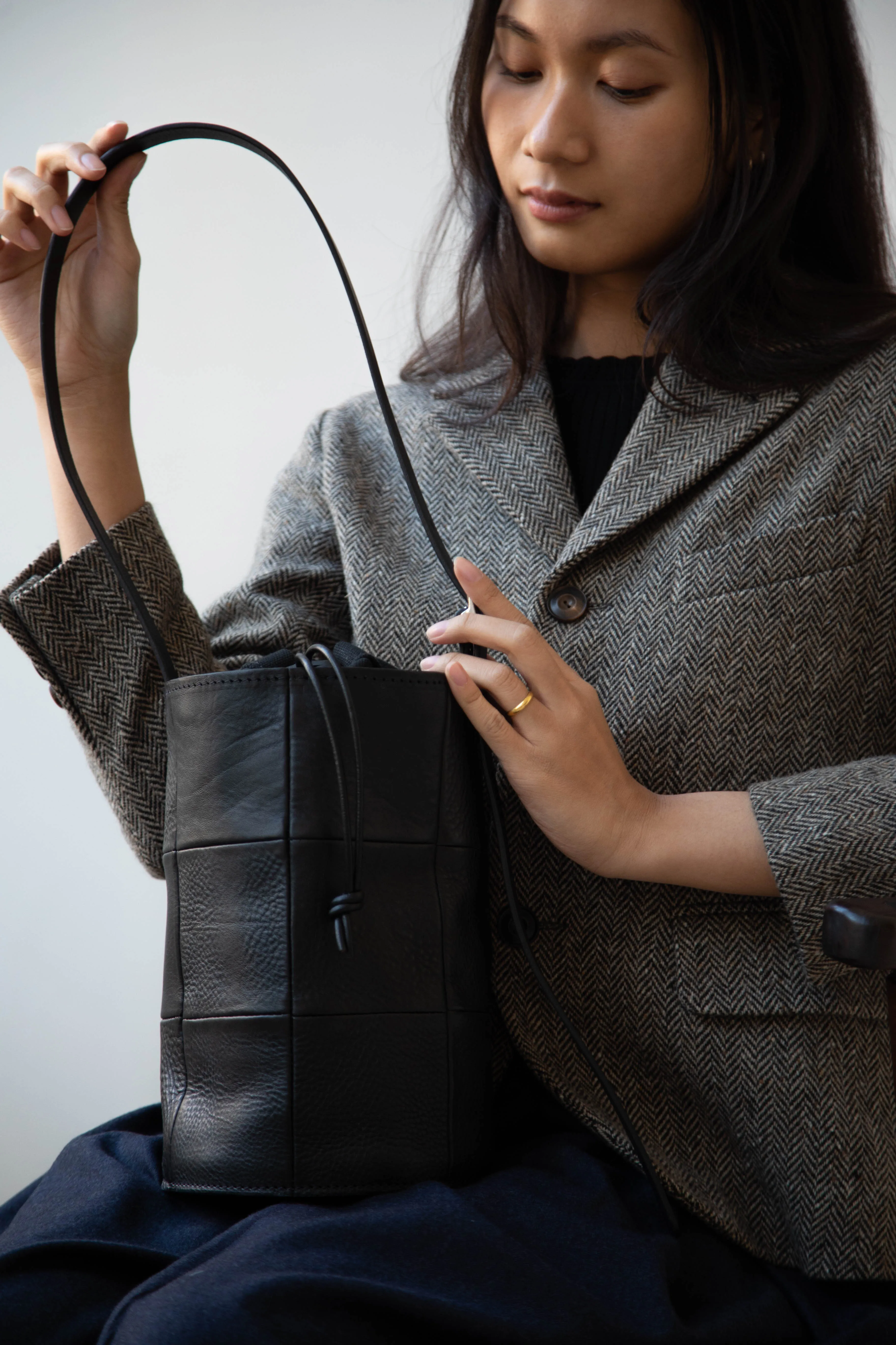 Cawley | Leather Bucket Bag in Black