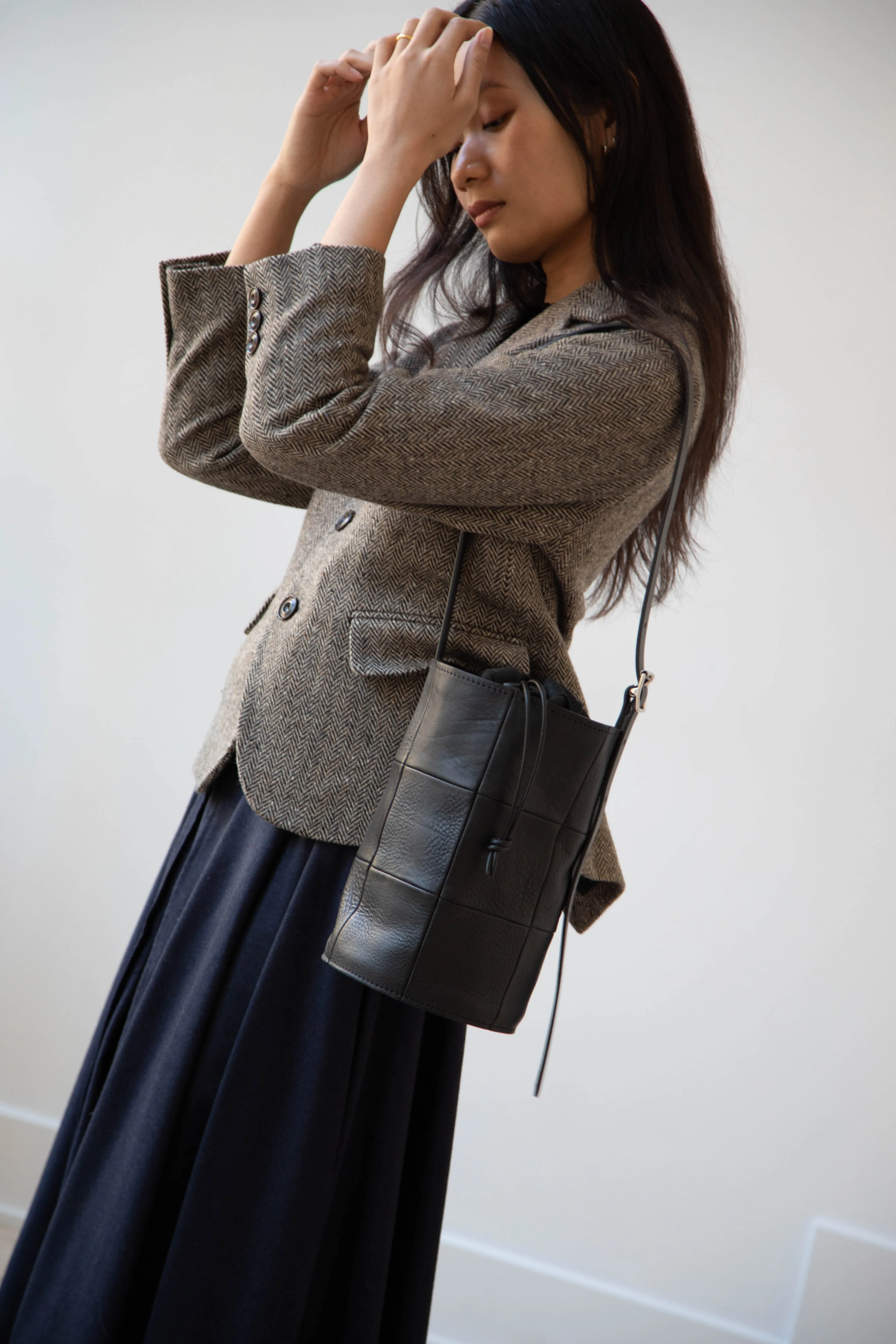 Cawley | Leather Bucket Bag in Black