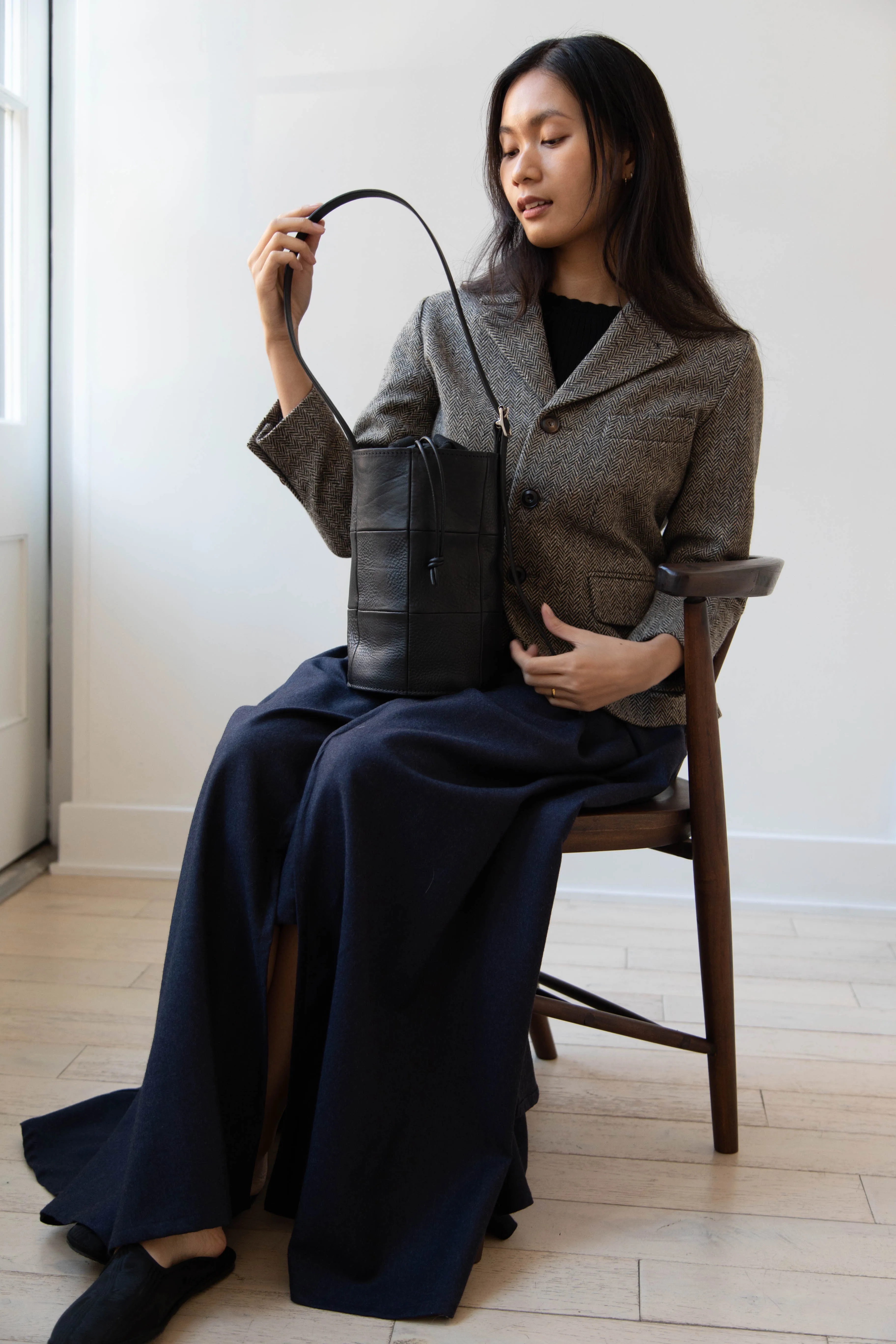 Cawley | Leather Bucket Bag in Black