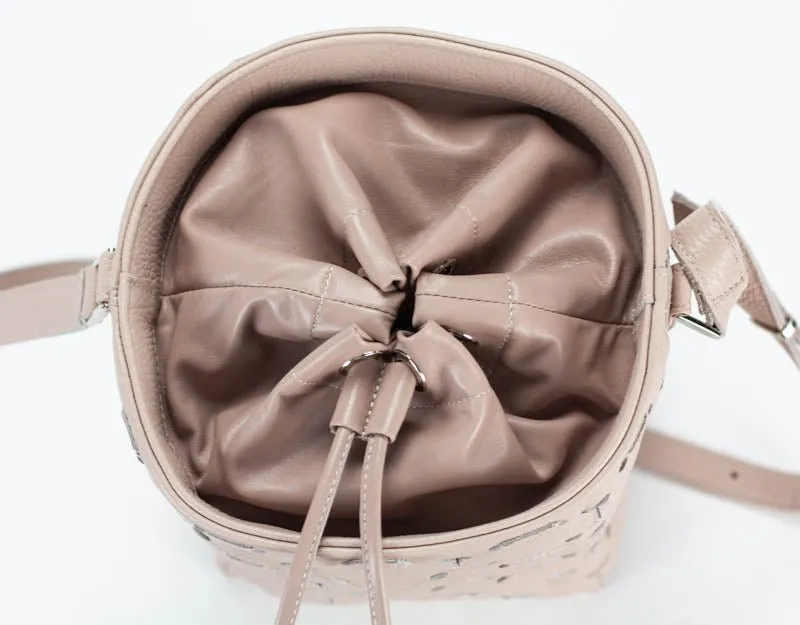 Helon bucket bag - Handwoven powder pink leather