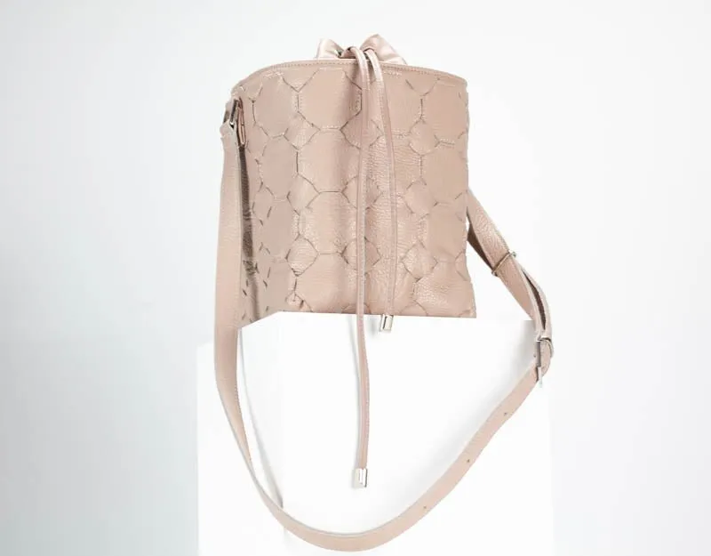 Helon bucket bag - Handwoven powder pink leather