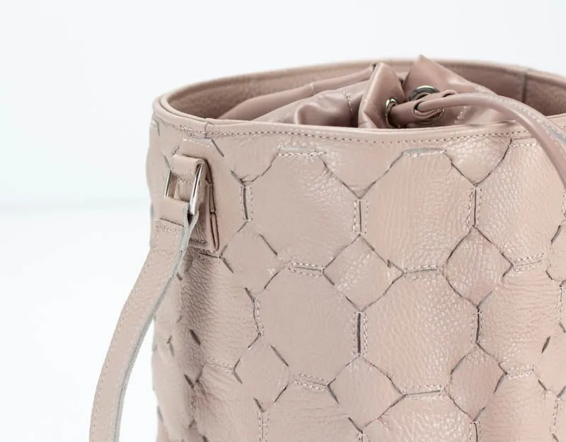 Helon bucket bag - Handwoven powder pink leather