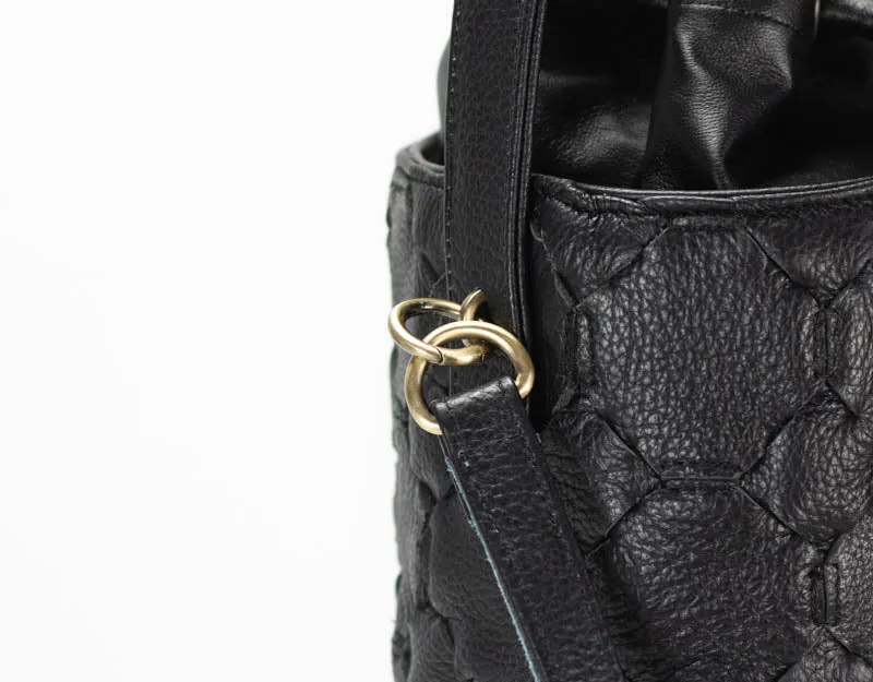 Helon mini bucket bag - Handwoven black leather