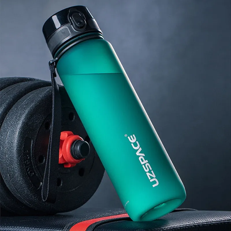 Stay Hydrated On-The-Go with our Hot Sale Sports Water Bottle - Protein Shaker, Leakproof, BPA-Free Plastic Drink Bottle for Outdoor Travel