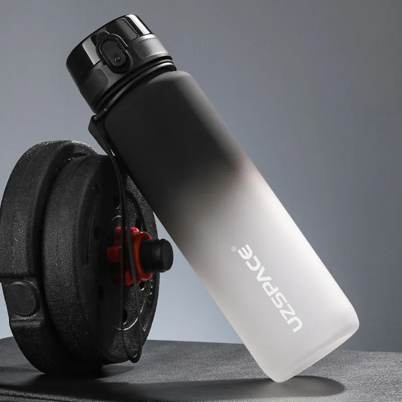 Stay Hydrated On-The-Go with our Hot Sale Sports Water Bottle - Protein Shaker, Leakproof, BPA-Free Plastic Drink Bottle for Outdoor Travel