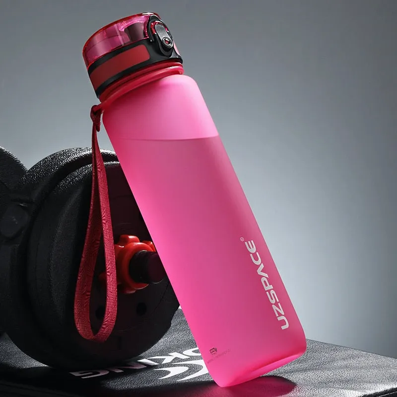 Stay Hydrated On-The-Go with our Hot Sale Sports Water Bottle - Protein Shaker, Leakproof, BPA-Free Plastic Drink Bottle for Outdoor Travel