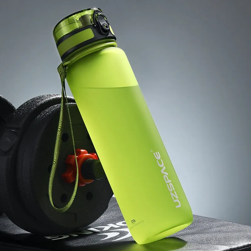 Stay Hydrated On-The-Go with our Hot Sale Sports Water Bottle - Protein Shaker, Leakproof, BPA-Free Plastic Drink Bottle for Outdoor Travel