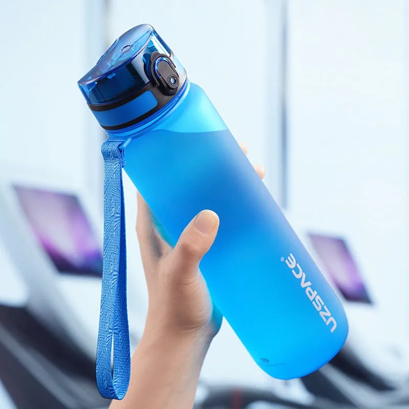 Stay Hydrated On-The-Go with our Hot Sale Sports Water Bottle - Protein Shaker, Leakproof, BPA-Free Plastic Drink Bottle for Outdoor Travel