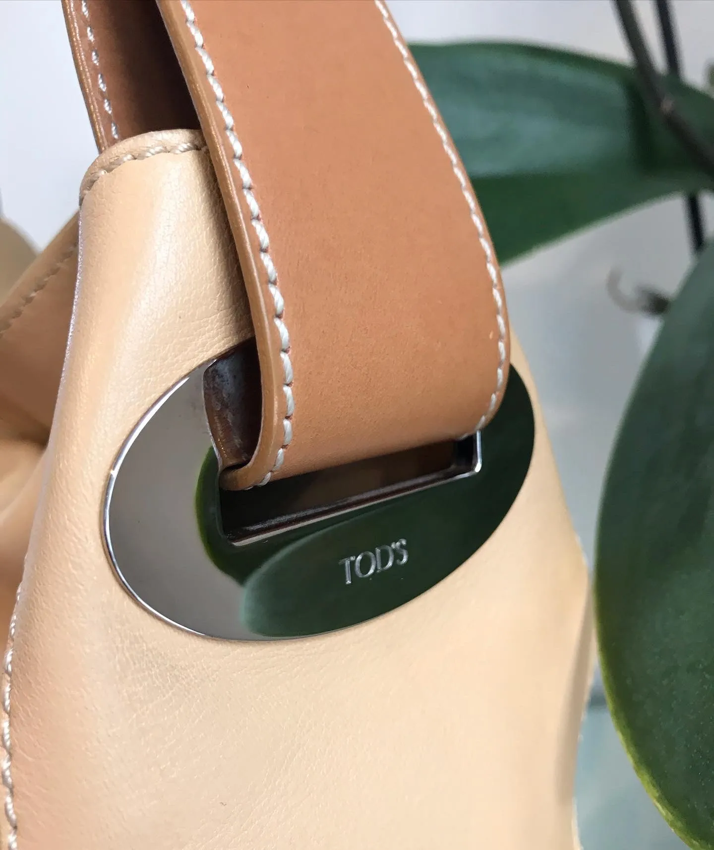 TOD’S Single Snap Bucket Leather Bag