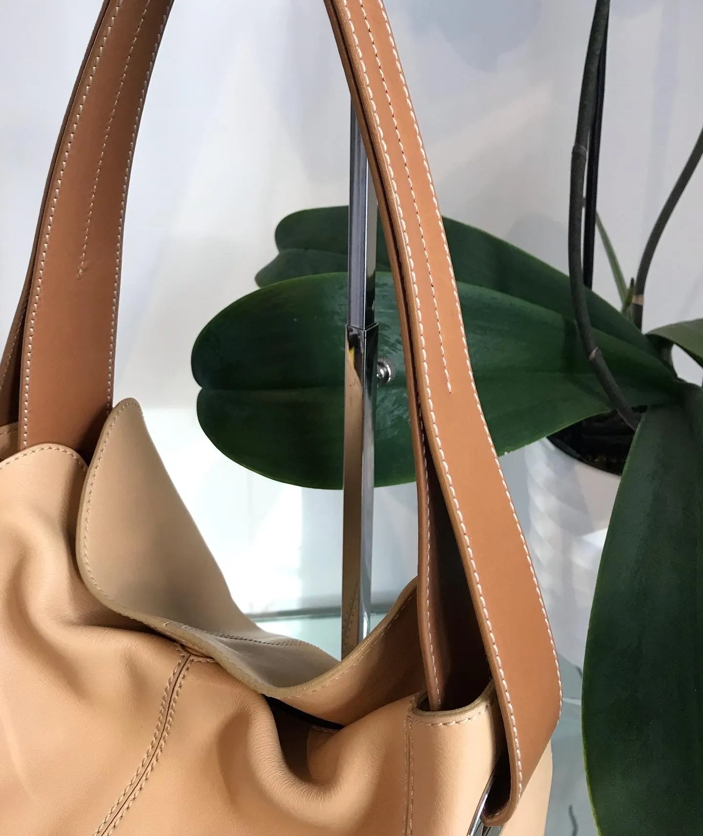 TOD’S Single Snap Bucket Leather Bag