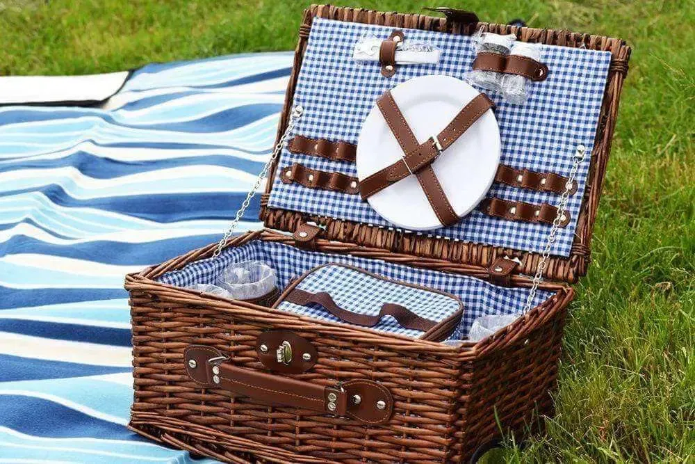 Wicker picnic basket