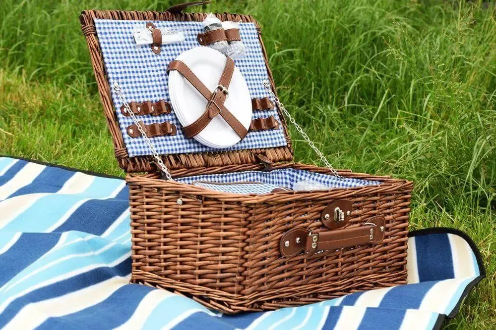 Wicker picnic basket